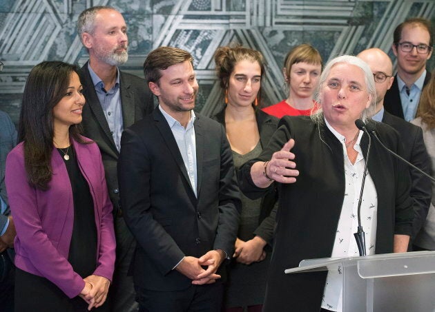 Manon Massé en compagnie de l'ensemble des députés de Québec solidaire élus le 1er octobre.