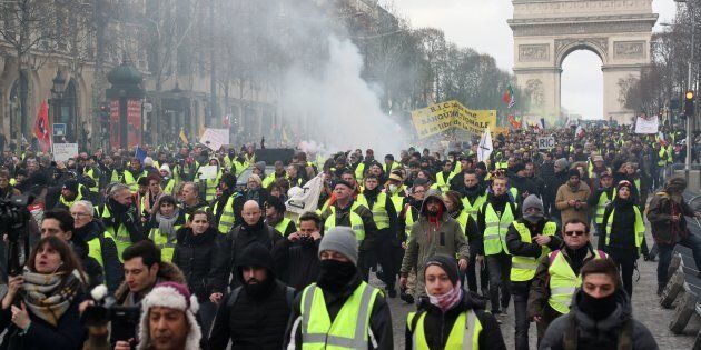 Un Gilet Jaune Perd Quatre Doigts Lors D Incidents A Paris Huffpost Quebec Nouvelles