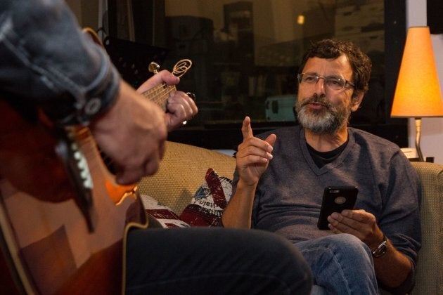 Denis Lévesque en studio.