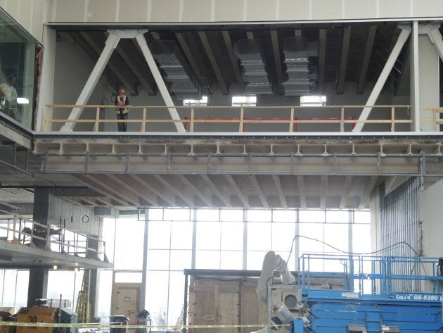 Le plateau de RDI, derrière une baie vitrée, surplombera un grand Atrium qui sera accessible au public.