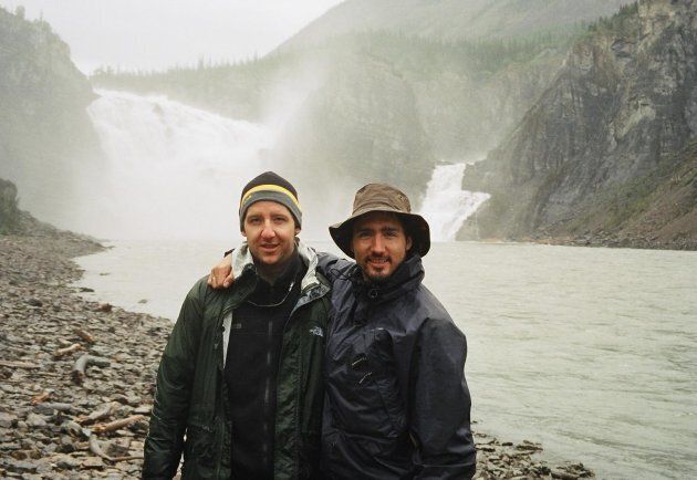 Gerald Butts et Justin Trudeau à Virginia Falls, sur la Réserve nationale du parc national Nahanni, en 2003