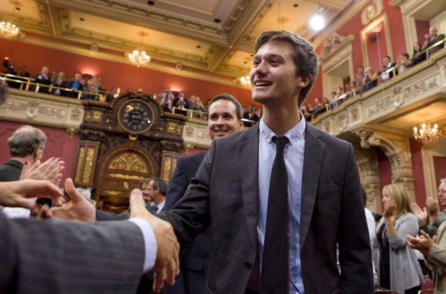 Le jour de son assermentation, le 17 septembre 2012, Léo Bureau-Blouin est arrivé en skinny jeans et avec une cravate tout croche, car il n'en avait jamais porté avant. «Comme quoi, vraiment tout le monde peut être député», blague-t-il.