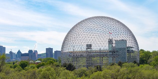 La Biosphère est installée dans l'ancien pavillon des États-Unis, érigé dans le cadre d'Expo 67.