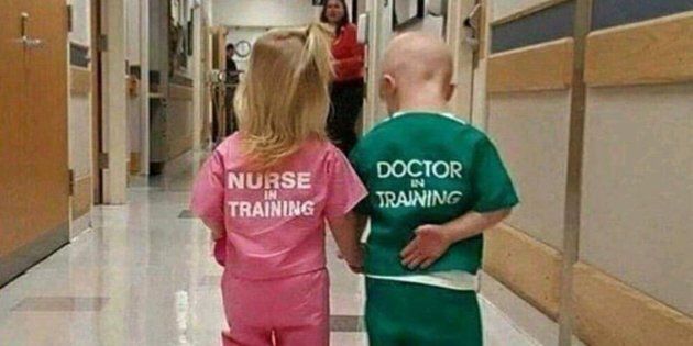 Photo infirmière médecin (TWITTER @THEMEDICALSHOTS)