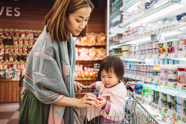 Même si elles manquent de temps, on attend toujours des mères qu'elles préparent des repas maison, démontre une étude réalisée en 2014.