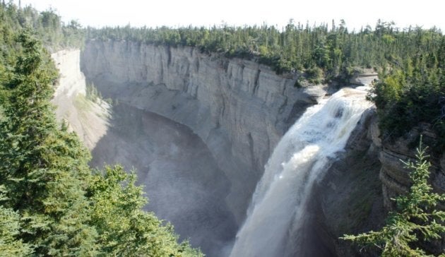 La chute d'eau de Vauréal, sur l'île d'Anticosti.