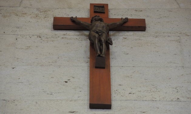 Le crucifix de la salle du conseil municipal, à Montréal, trône au-dessus des élus. Il sera bientôt retiré par l'administration Plante.