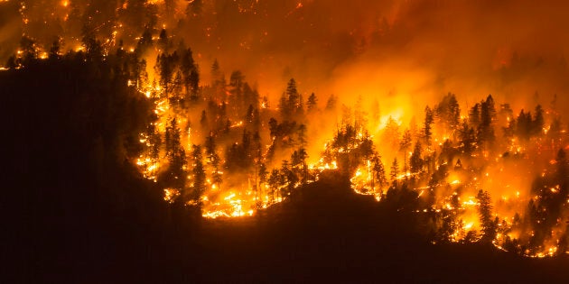 Un rideau de feu dans la Vallée d'Okanagan Valley, en Colombie-Britannique.