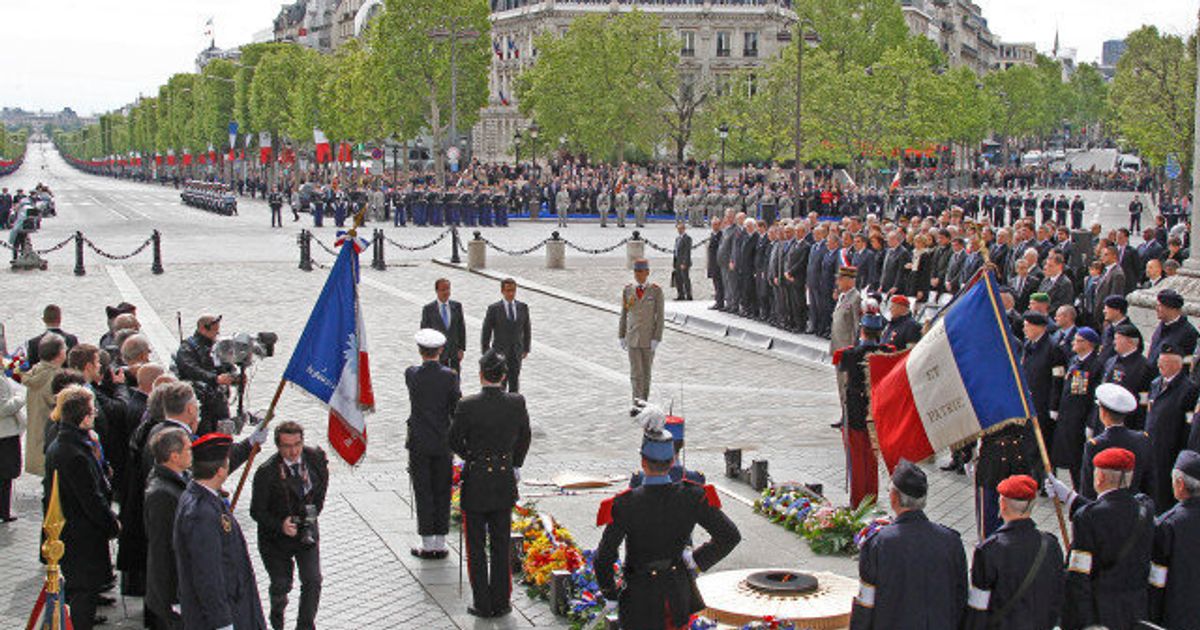 Где 8 мая. Парад во Франции 8 мая. 9 Мая во Франции. Праздник Победы во Франции. Франция и праздник 9 мая.