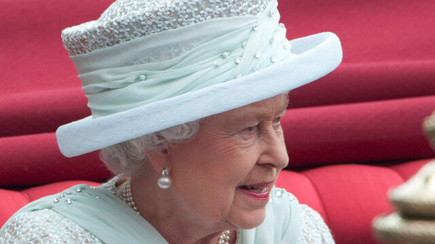 Elizabeth 2 Est Reine De Combien De Pays