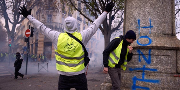 Les «vrais» gilets jaunes, ceux qui sont véritablement à la recherche du progrès, condamnent sévèrement toutes ces actions violentes et cherchent à négocier.