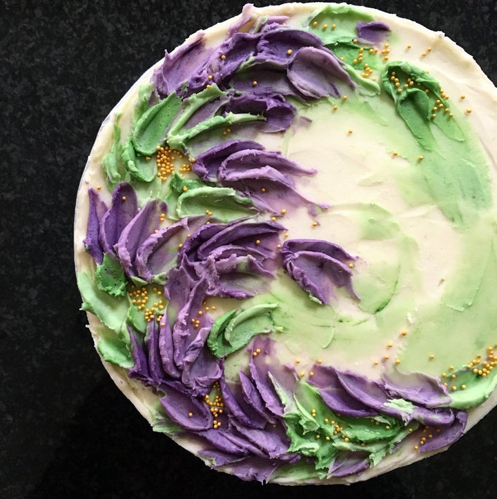 How To Decorate A Beautiful Cake Even If You Have Zero Artistic Ability Huffpost Life