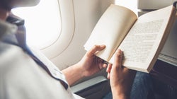 航空券を本にはさむと、読書の質がアップする。