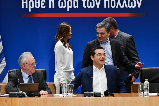 To Â«ÎºÎ±Î»Î¬Î¸Î¹Â» Î¼Îµ Ï„Î¹Ï‚ ÎµÎ»Î±Ï†ÏÏÎ½ÏƒÎµÎ¹Ï‚ Ï„Î¿Ï… Î‘Î»Î­Î¾Î· Î¤ÏƒÎ¯Ï€ÏÎ±: Î‘Ï€ÏŒ Î¼ÎµÎ¹ÏŽÏƒÎµÎ¹Ï‚ Ï†ÏŒÏÏ‰Î½ Î¼Î­Ï‡ÏÎ¹ ÎµÏ€Î¹ÏƒÏ„ÏÎ¿Ï†Î® 13Î·Ï‚