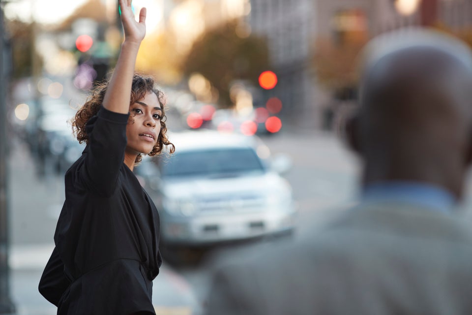 Αγανακτισμένοι οι οδηγοί της Uber: Κοιμούνται στο αυτοκίνητό τους για να βγάλουν τα προς το