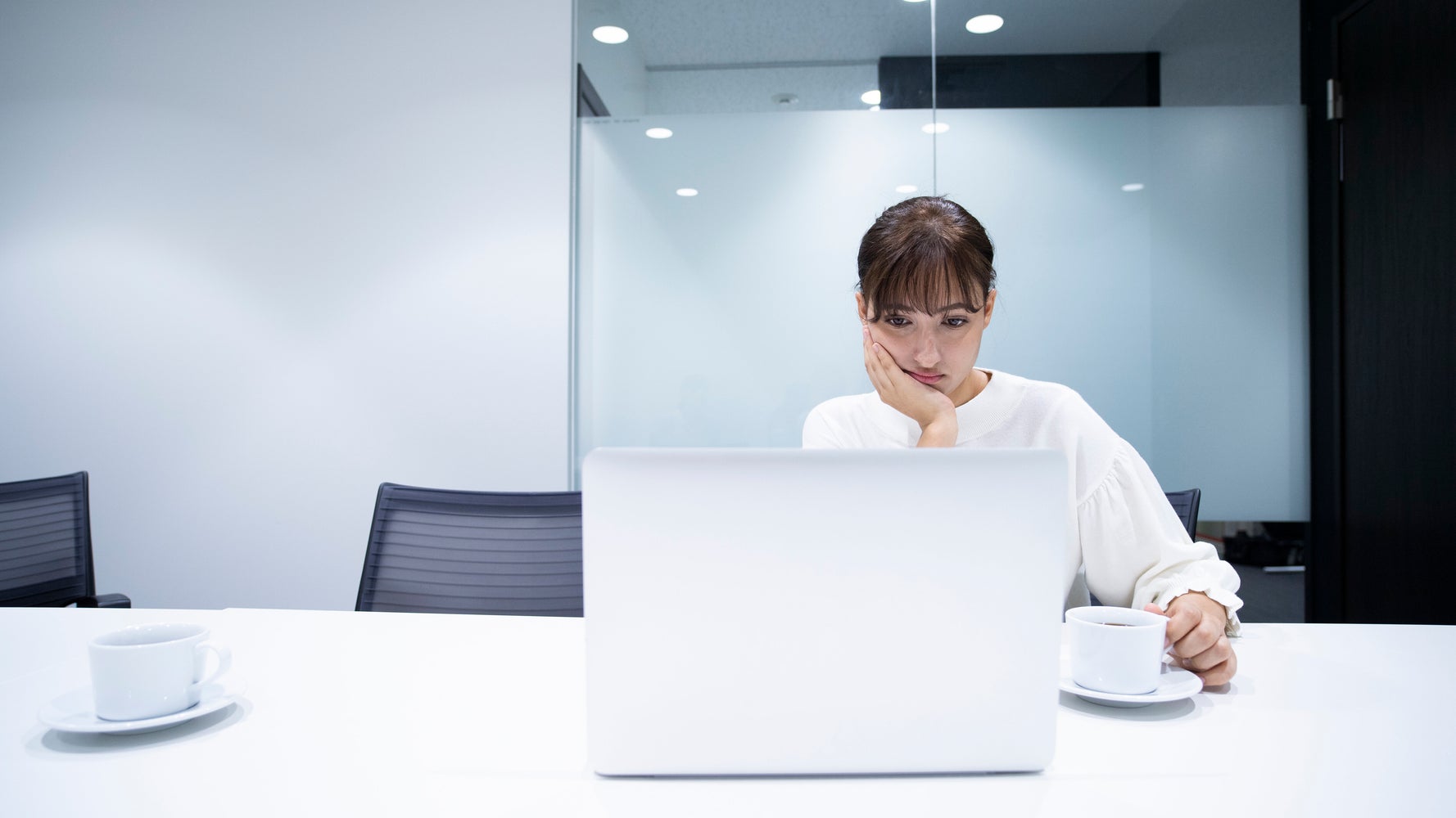 女性の9割が 職場の人間関係に悩んでいる その相手は 調査結果 ハフポスト 女性の9割が 職場の人間関係に悩んでいる その相手は 調査結果 ハフポスト