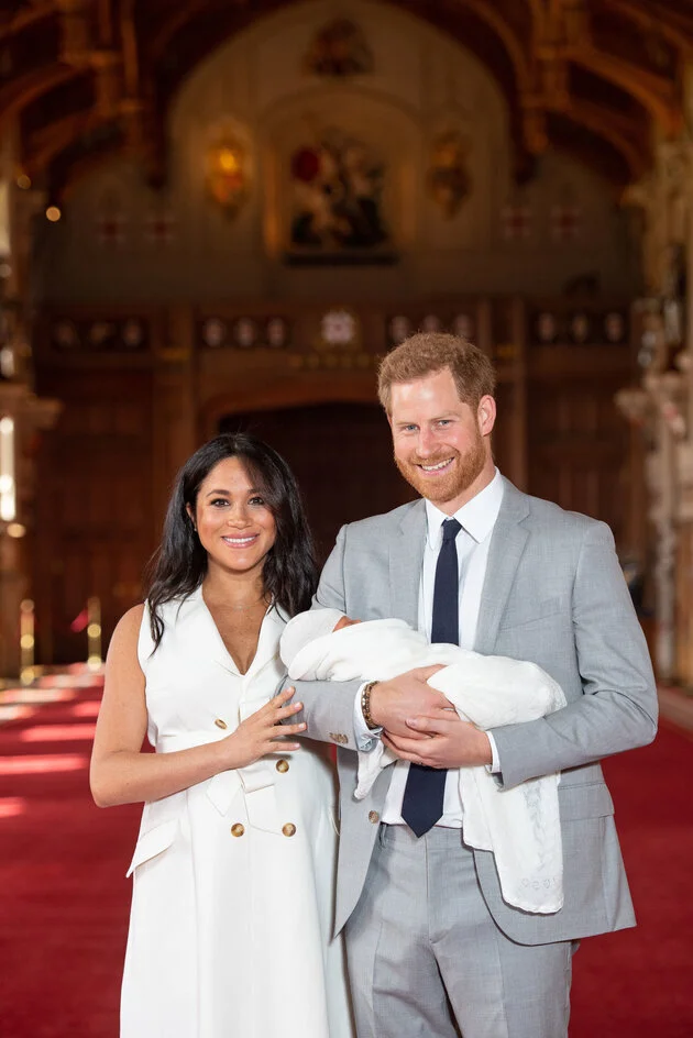 Royal Baby Les Premieres Images Du Bebe De Meghan Markle Et Harry Le Huffpost Royal Baby Les Premieres Images Du Bebe De Meghan Markle Et Harry Le Huffpost