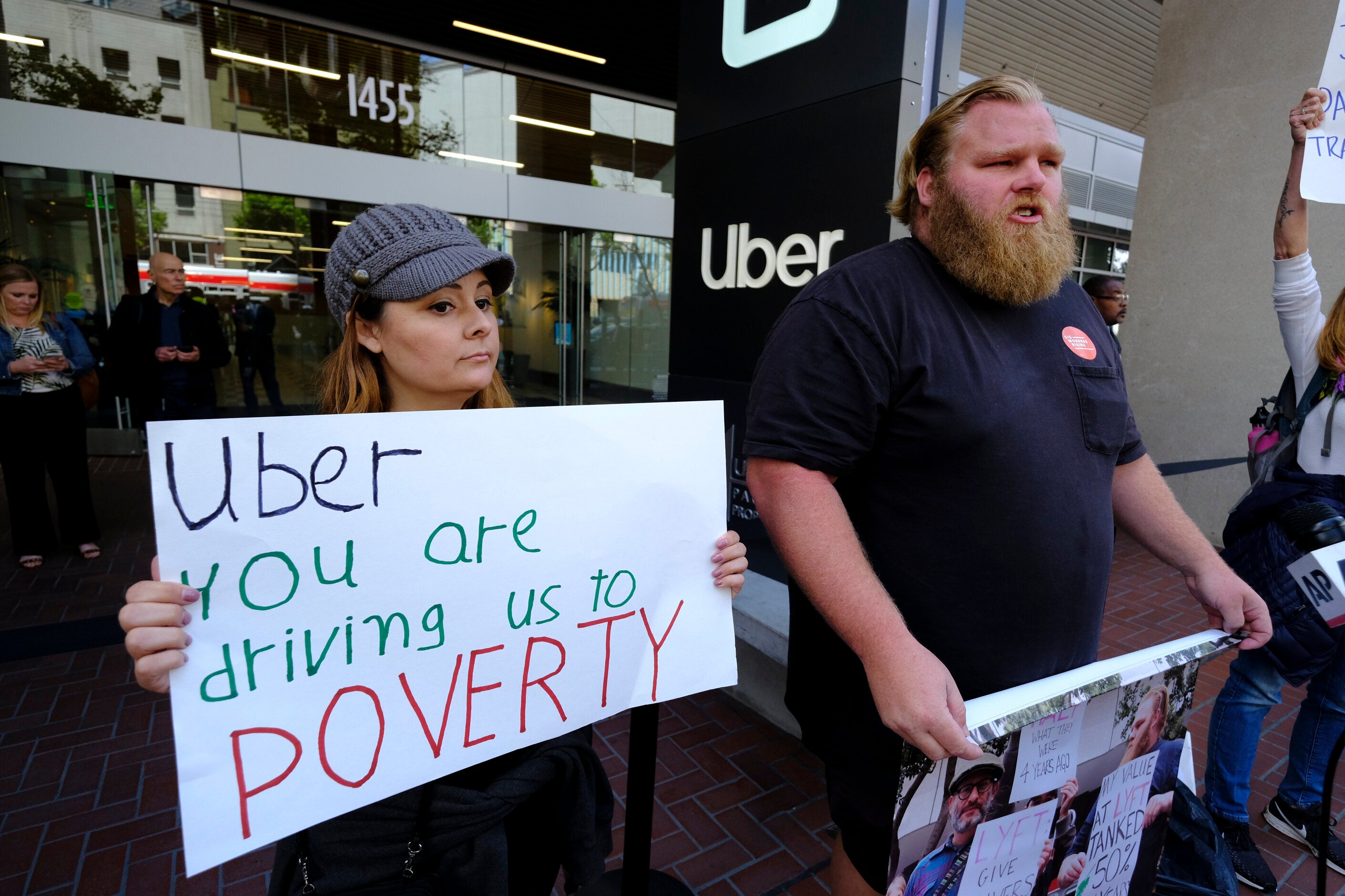 Here's how much the average Uber driver earns hourly