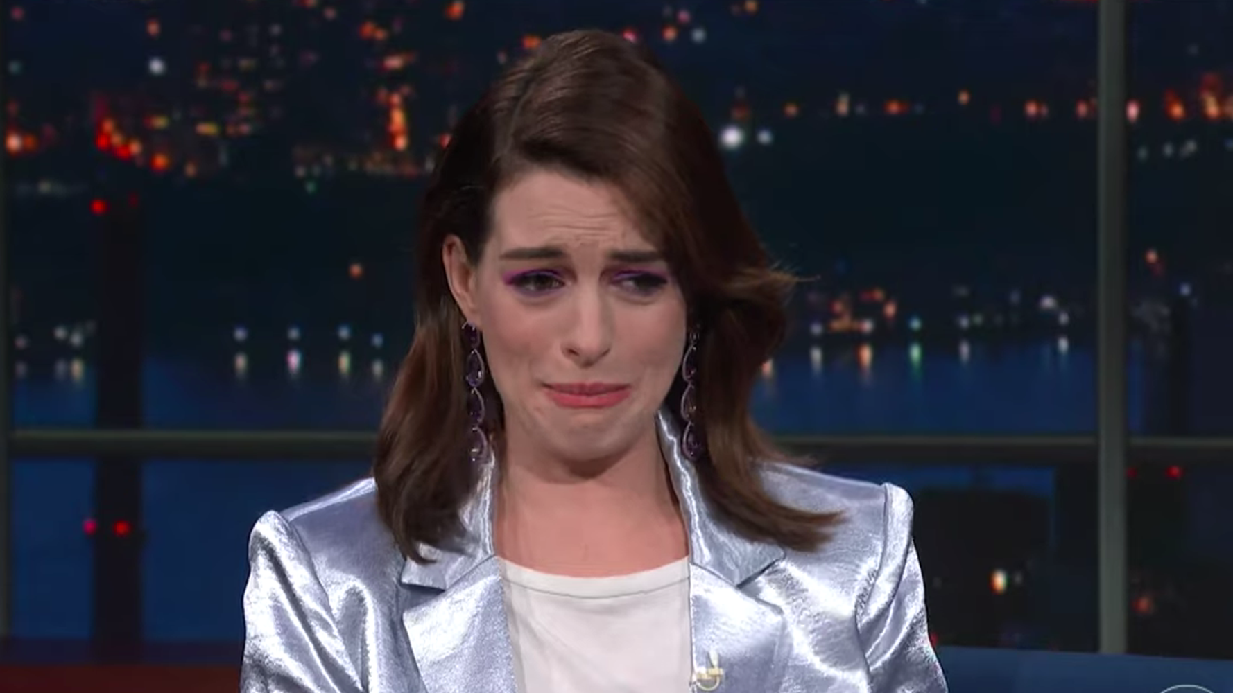 Anne Hathaway Broke Down In Tears Because She Was So Happy To Meet ...