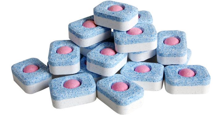 Tablets for dishwashing machines look like lollies to children.