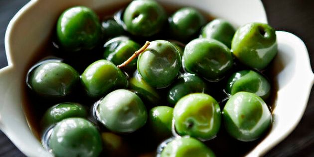 Small bowl of Castelvetrano olives