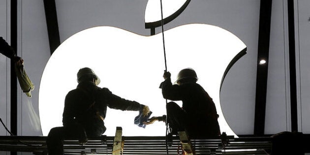 Workers prepare for the opening of an Apple store in Hangzhou, Zhejiang province, January 23, 2015. REUTERS/Chance Chan/File Photo GLOBAL BUSINESS WEEK AHEAD PACKAGE - SEARCH