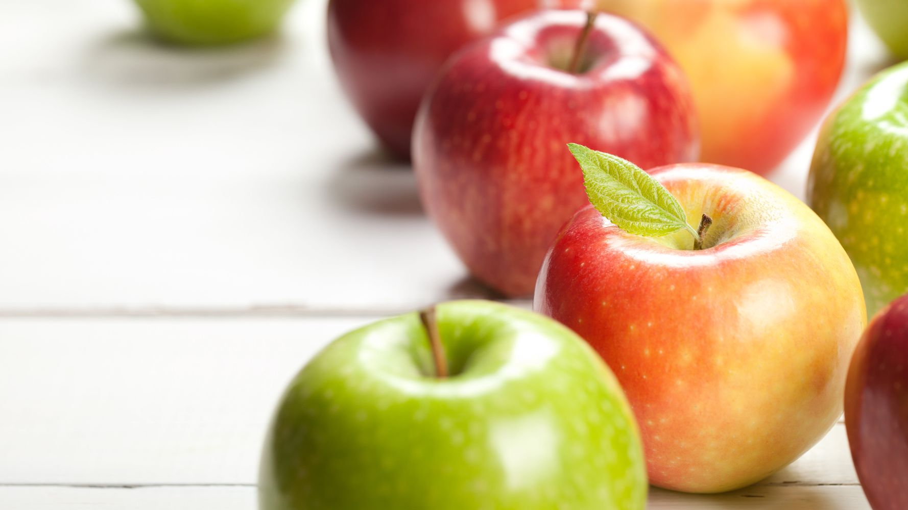 Apple Nutrition - Red and Green Apple Nutrition Facts