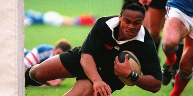 New Zealand's All Blacks Jonah Lomu scores a try during the second of the two test matches France vs New Zealand at the Parc des Princes stadium in Paris Saturday November 18, 1995. The All Blacks took the match 37-12.(AP PHOTO/Pascal Pavani)