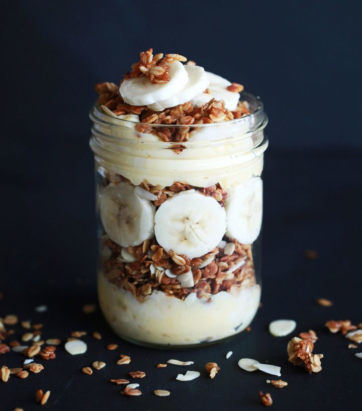 This quick and easy granola, pudding and banana parfait has everything a dessert needs: crunch, creaminess and sweetness.