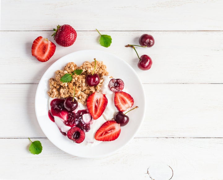 Oats with yoghurt is a good pre-workout choice.