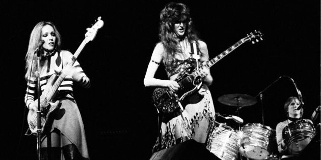 Jean Millington (L) and Patti Quatro perform during a Fanny show in 1974.