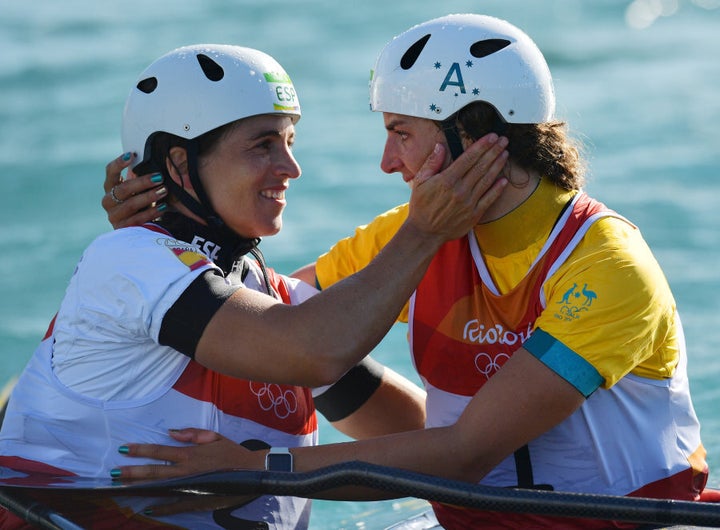 Maialen Chourraut and Jess Fox share a hug. So cute.