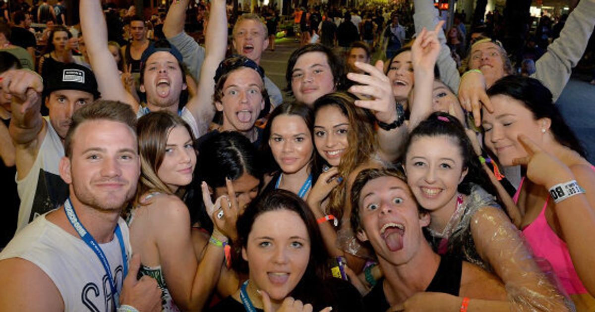 Police Blitz Opening Night At Gold Coast Schoolies Huffpost News 