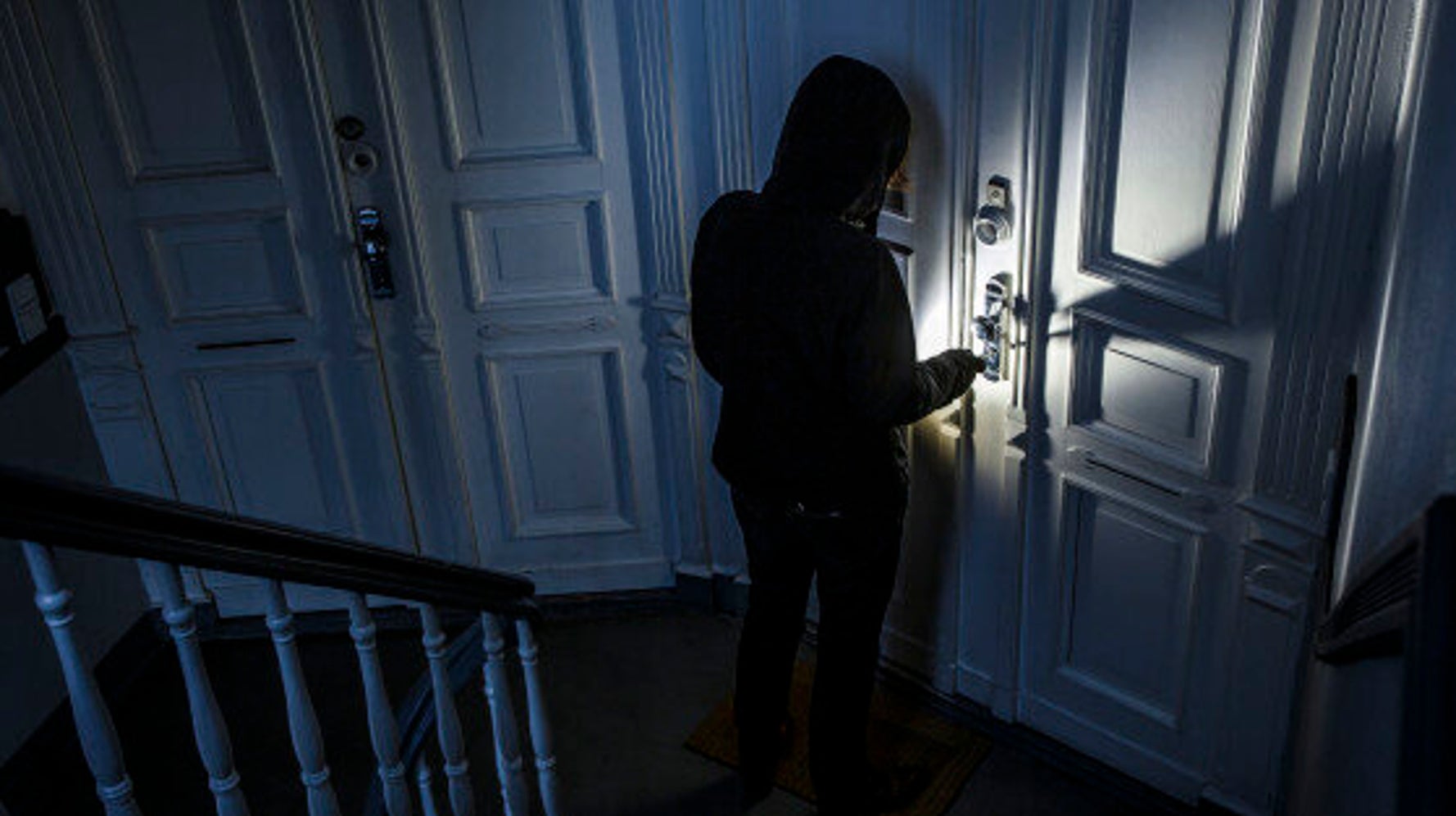 An Intruder Is In Your Home This Is How You Can Defend Yourself