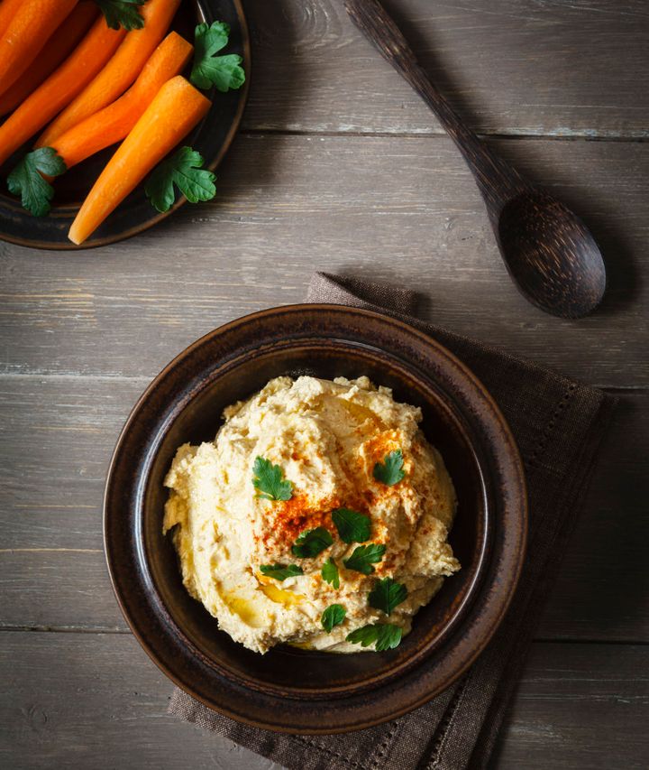 Hummus and carrots, the king of healthy snacks.