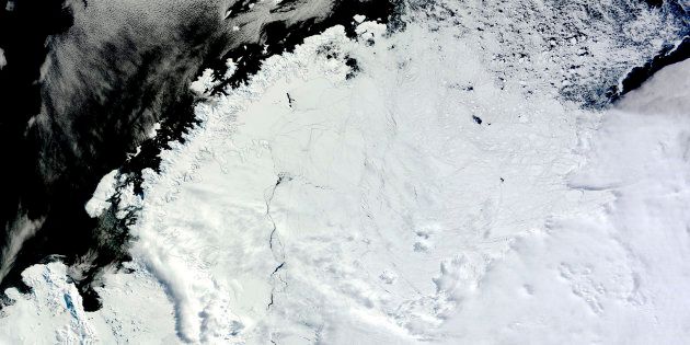 A large floating ice mass is seen in this handout photo after the collapse of the Larsen B shelf in the Antarctica Peninsula near Base Marambio March 4, 2008. On the Antarctic Peninsula, which stretches out from Antarctica toward the South Atlantic Ocean, some of the huge ice shelves that line its coasts have now disintegrated and are floating in chunks in the ocean. A large part of the Larsen Ice Shelf broke up in 1995. Picture taken March 4, 2008. REUTERS/Mariano Caravaca/Handout (ANTARCTICA). NO COMMERCIAL SALES.. FOR EDITORIAL USE ONLY. NOT FOR SALE FOR MARKETING OR ADVERTISING CAMPAIGNS..
