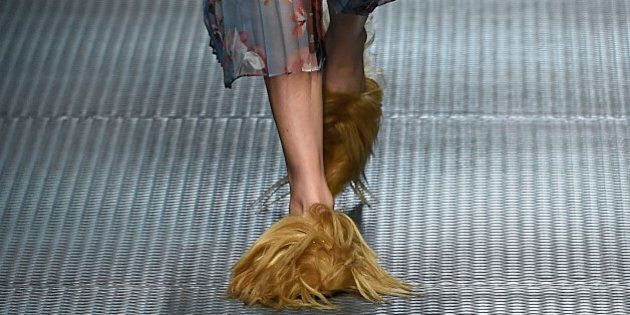 MILAN, ITALY - FEBRUARY 25: (BRAZIL OUT, NEW YORK TIMES OUT, T MAGAZINE OUT, UK VOGUE OUT) A model walks the runway at the Gucci show during the Milan Fashion Week Autumn/Winter 2015 on February 25, 2015 in Milan, Italy. (Photo by Victor VIRGILE/Gamma-Rapho via Getty Images)
