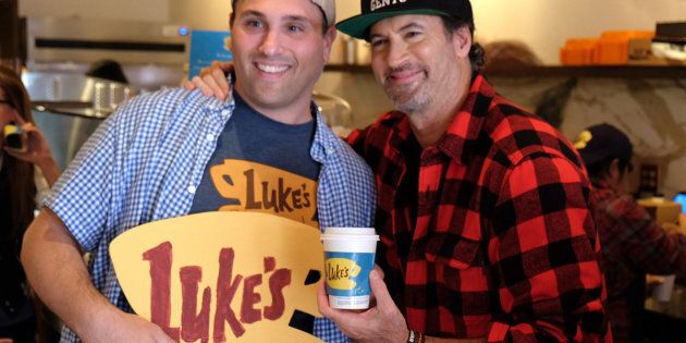 BEVERLY HILLS, CA - OCTOBER 05: Actor Scott Patterson poses with a fan at a 'Gilmore Girls' themed pop-up of Luke's Diner on October 5, 2016 in Beverly Hills, California. Similar pop-ups were scheduled throughout the country today. (Photo by Sarah Morris/Getty Images)