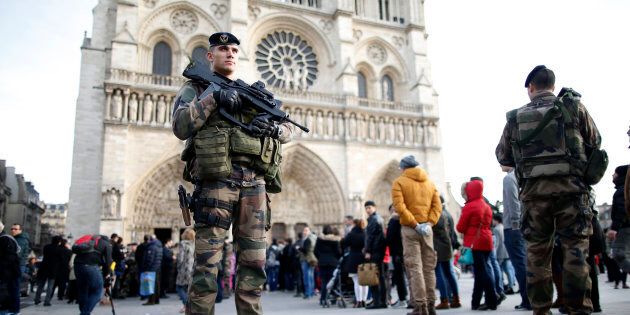 Armed soldiers patrol in front of the Notre Dame Cathedral, as part of heightened security measures ahead of Christmas, in Paris, France December 20, 2015. REUTERS/Jacky Naegelen