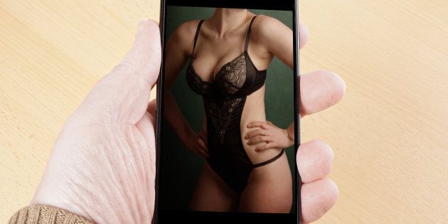 Sexting Wrong Person - Sexting: What You Need To Know Before You Do It | HuffPost ...