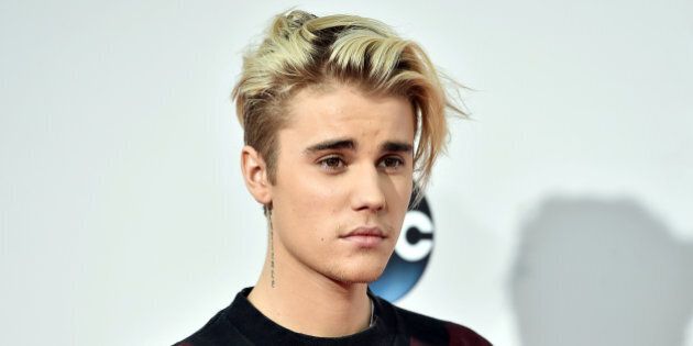 Justin Bieber arrives at the American Music Awards at the Microsoft Theater on Sunday, Nov. 22, 2015, in Los Angeles. (Photo by Jordan Strauss/Invision/AP)