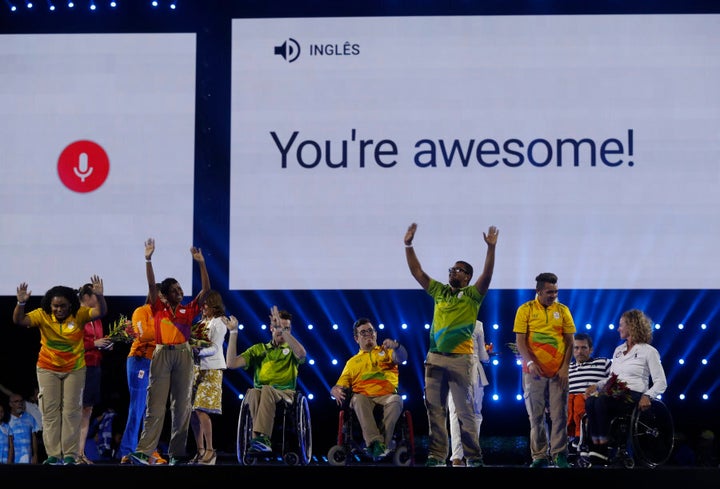 That's Kurt hiding on the right at the closing ceremony in a very fetching stripy shirt.