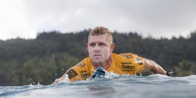 HALEIWA, HI - DECEMBER 10: Mick Fanning of Australia advanced directly to Round 3 of the Billabong Pipe Masters in Memory of Andy Irons after winning in Round 1 at Pipeline on December 10, 2015 in Haleiwa, United States. (Photo by Kelly Cestari/WSL via Getty Images)