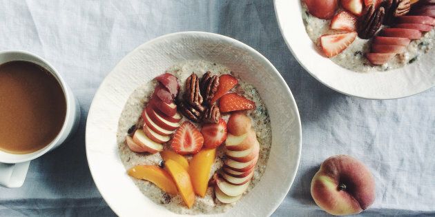 Oats and fruit are packed full of filling fibre.