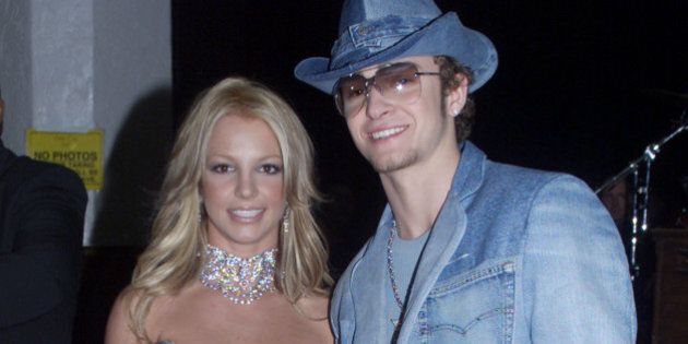 Singer Britney Spears and boyfriend Justin Timberlake of the group 'N Sync arrive at the 28th Annual American Music Awards January 8, 2001 at the Shrine Auditorium in Los Angeles. Spears is co-host of the awards show.FSP/RCS