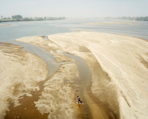 During the Hamattan, a relatively cold season characterised by dry winds and clouds of dust, the Benue River becomes almost completely dry.