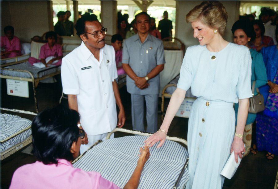 Diana meets a leprosy patient at Sitanala Leprosy Hospital in Jakarta, Indonesia.