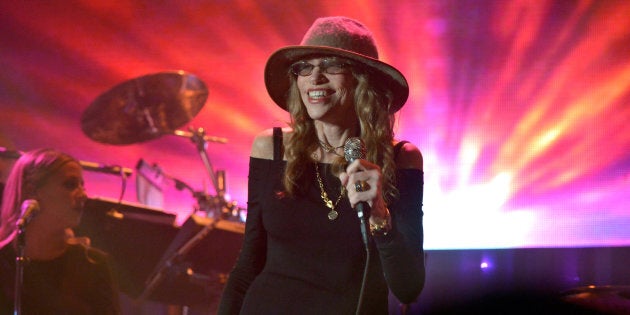 BEVERLY HILLS, CA - FEBRUARY 14: Recording artist Carly Simon performs onstage during the 2016 Pre-GRAMMY Gala and Salute to Industry Icons honoring Irving Azoff at The Beverly Hilton Hotel on February 14, 2016 in Beverly Hills, California. (Photo by Lester Cohen/WireImage)