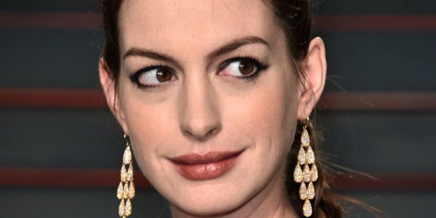 BEVERLY HILLS, CA - FEBRUARY 28: Actress Anne Hathaway attends the 2016 Vanity Fair Oscar Party hosted By Graydon Carter at Wallis Annenberg Center for the Performing Arts on February 28, 2016 in Beverly Hills, California. (Photo by Alberto E. Rodriguez/WireImage)