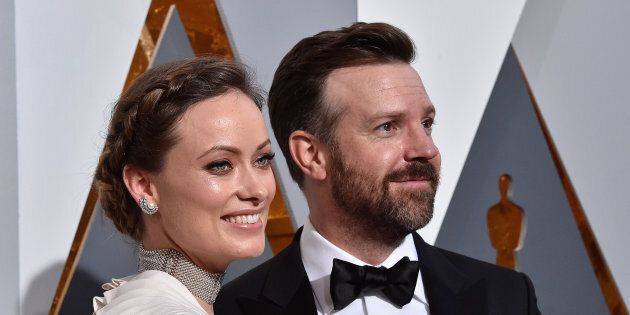 HOLLYWOOD, CA - FEBRUARY 28: Actors Olivia Wilde (L) and Jason Sudeikis attend the 88th Annual Academy Awards at Hollywood & Highland Center on February 28, 2016 in Hollywood, California. (Photo by Kevork Djansezian/Getty Images)